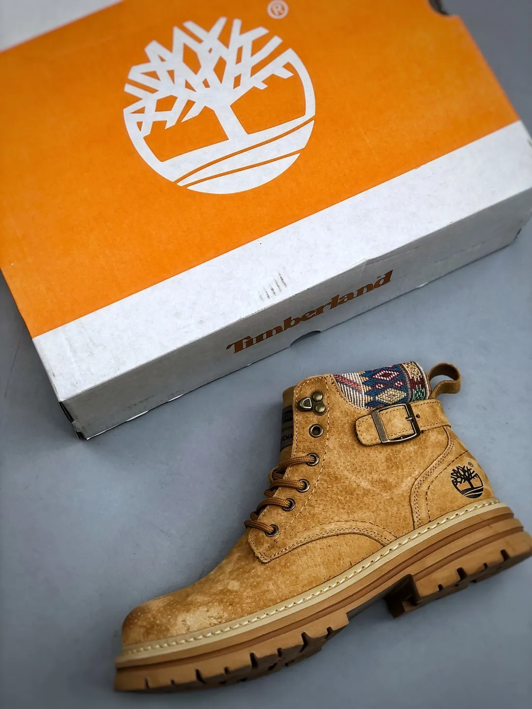 Local pickup 💰 520 supports store Timberland/Timberland classic 25ss new low-top (plus velvet) classic re-creation, brand new upgrade, Guangdong factory quality, original box and original packaging. The fabric is made of Italian 🇮🇹 top frosted mesh. It is paired with anti-odor and anti-corrosion genuine leather latex insoles to give you a perfect wearing experience. High-quality and durable, a must-have for sportsmen. Specially designed to handle handsomeness. High-quality and first-class foot feel. Exclusive supply Official item number: TB23066 Size: 39 40 41 42 43 44